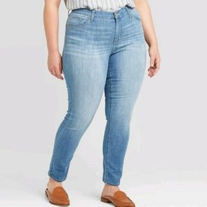 Women's Plus Universal Thread 22W
Jeans